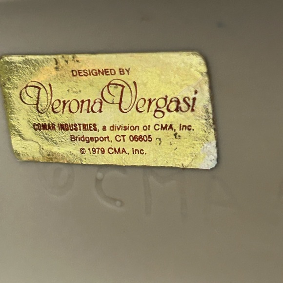 Vintage Verona Vergasi 1979 CMA Girl with a puppy Ceramic Figurine Candle Holder - Picture 9 of 9